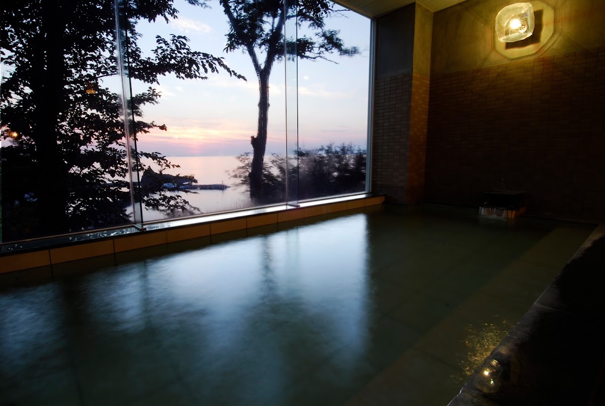 Night 4 — Shiretoko Yuhi no Ataruie Onsen Hostel, Utoro — photo 10