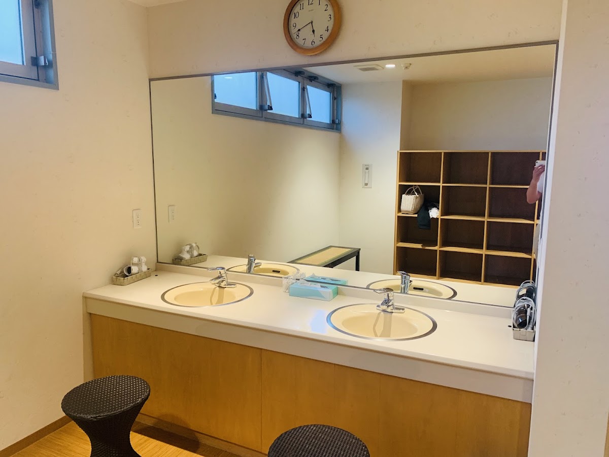 Night 4 — Shiretoko Yuhi no Ataruie Onsen Hostel, Utoro — photo 4